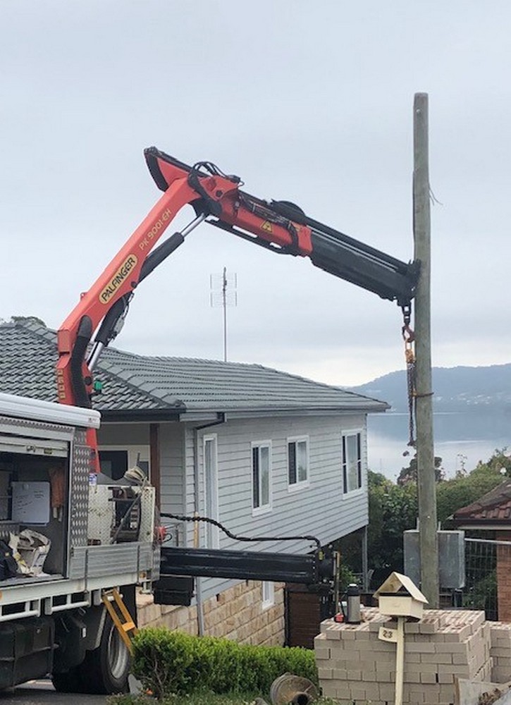 temp-builders-3 Temporary builders service – timber pole